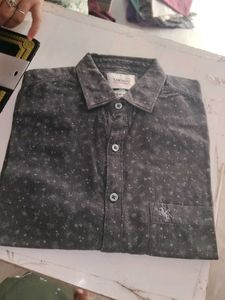 Men's Patterned Button-Down Shirt