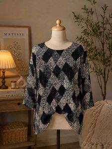Chic Geometric Print Top