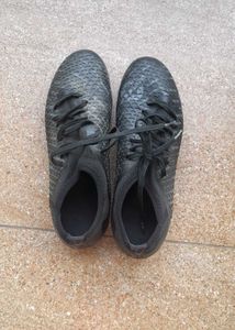 Nivia ashtang 2.0 football shoes (size 6)