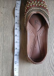 Embroidered Juttis - Size uk 5