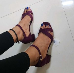 Mochi slay in Burgundy Heels
