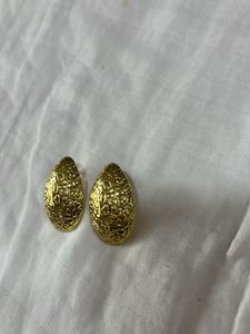 Vintage Gold Tone Oval Earrings