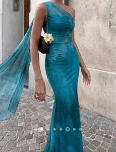 Elegant Turquoise One-Shoulder Maxi Dress