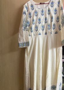Elegant Cream Kurta with Blue Floral Embroidery