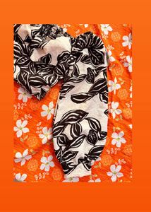 Chic Black &amp; White Floral Off-Shoulder crop Top