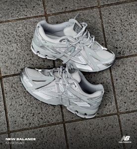 New Balance Sneakers - Silver