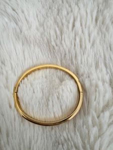 Elegant Gold Bangle with Crystals