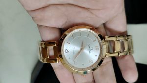 Elegant Gold Tone Watch