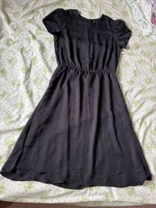 Chic Black Puff Sleeve Midi Dress