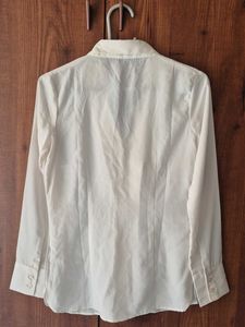 Elegant White Collared Shirt by Globus