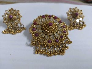 Antique Gold Tone Pendant &amp; Earring Set