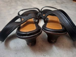 Chic Black Strappy Flat Sandals