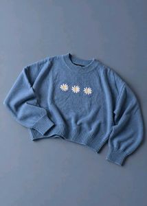 POWDER BLUE DAISY EMBROIDERED KNIT SWEATER