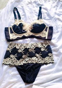 Lace Trimmed Black Brawith brief 👍
