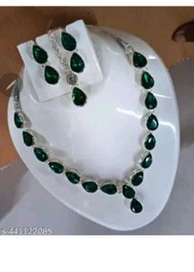green choker necklace set