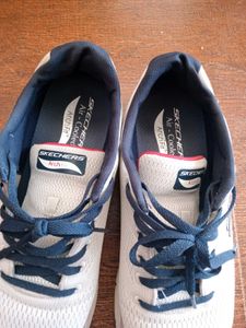 white sneaker 10 number