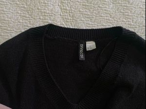 H&amp;M Black V-Neck Jumper