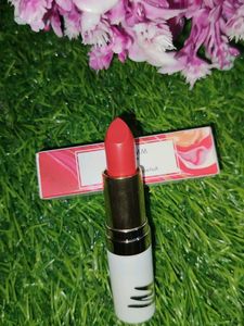 Myglamm K.Play Highlighter &amp;  Matte Lipstick Combo