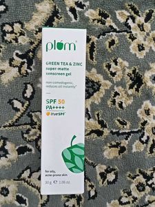 Plum Green Tea & Zinc Super-Matte Sunscreen Gel