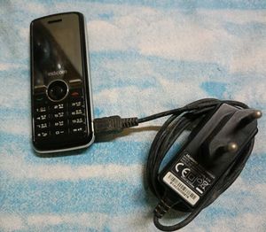 HUAWEI feature phone with charger