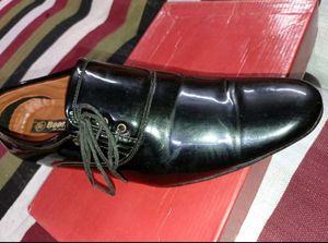 Boss-Level Shine – Sleek Black Formal Shoes