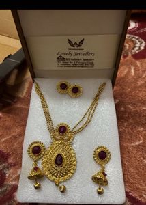 Exquisite Gold-Tone Indian Jewelry Set with Red St