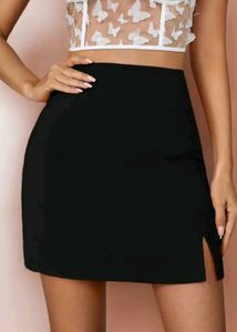 Chic Black Mini Skirt with Slit