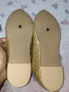 Men's Golden Brocade Ethnic Footwear