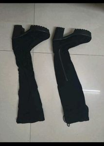 Chic Black Over-the-Knee Boots