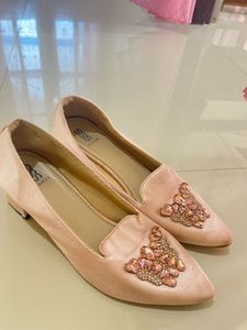 Embellished pretty heels 👠