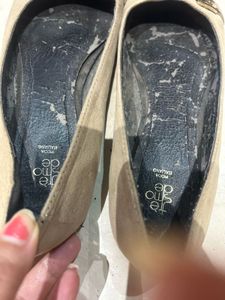 Elegant Beige &amp; Black Ballet Flats