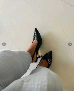 Chic Black Heels 🖤