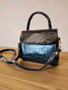 Chic Black Croc Embossed Handbag
