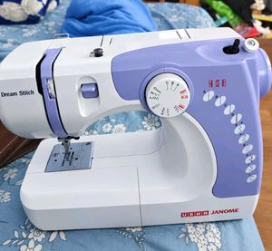 Usha Janome Dream Stitch Sewing Machine