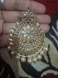 Exquisite Pearl &amp; Kundan Maang Tikka Set