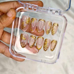 Elegant Gold Design Press-On Nails