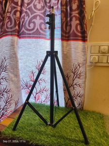 Adjustable Smartphone Tripod Stand