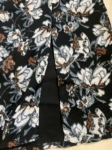 SHEERO Black Front Slit Skirt (Never Worn) 🖤