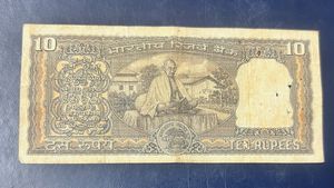 10 Rs Gandhi Issue Signed By Lk Jha Rare
