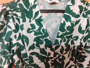 Chic Green &amp; White Leaf Print Mini Dress