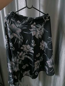 Floral Print Skirt 🤍