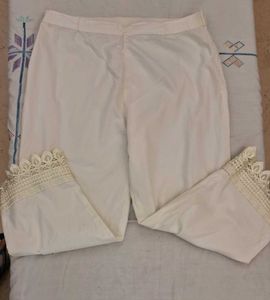 offwhite capris with Lace Trim
