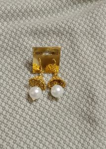 Brand New Beautiful Gold Plated Pearl Earrings