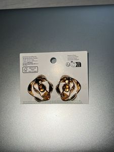 H&M Gold Tone rose Earrings