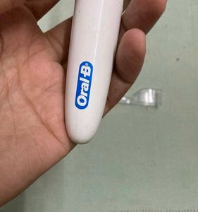 Oral-B cross action electric toothbrush