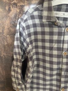 Zara Plaid Button-Up Shirt