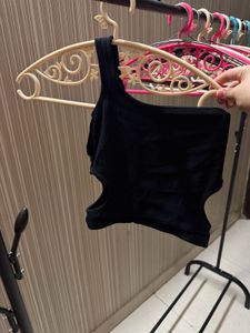 Stylish Black One-Shoulder Bodysuit