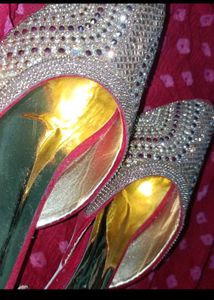 Embellished Juttis for Women✨