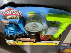 Play Doh - wheels with Crane &amp; Rail , 3+ Years