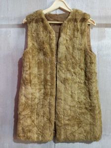 Faux Fur Vest - Stylish & Cozy